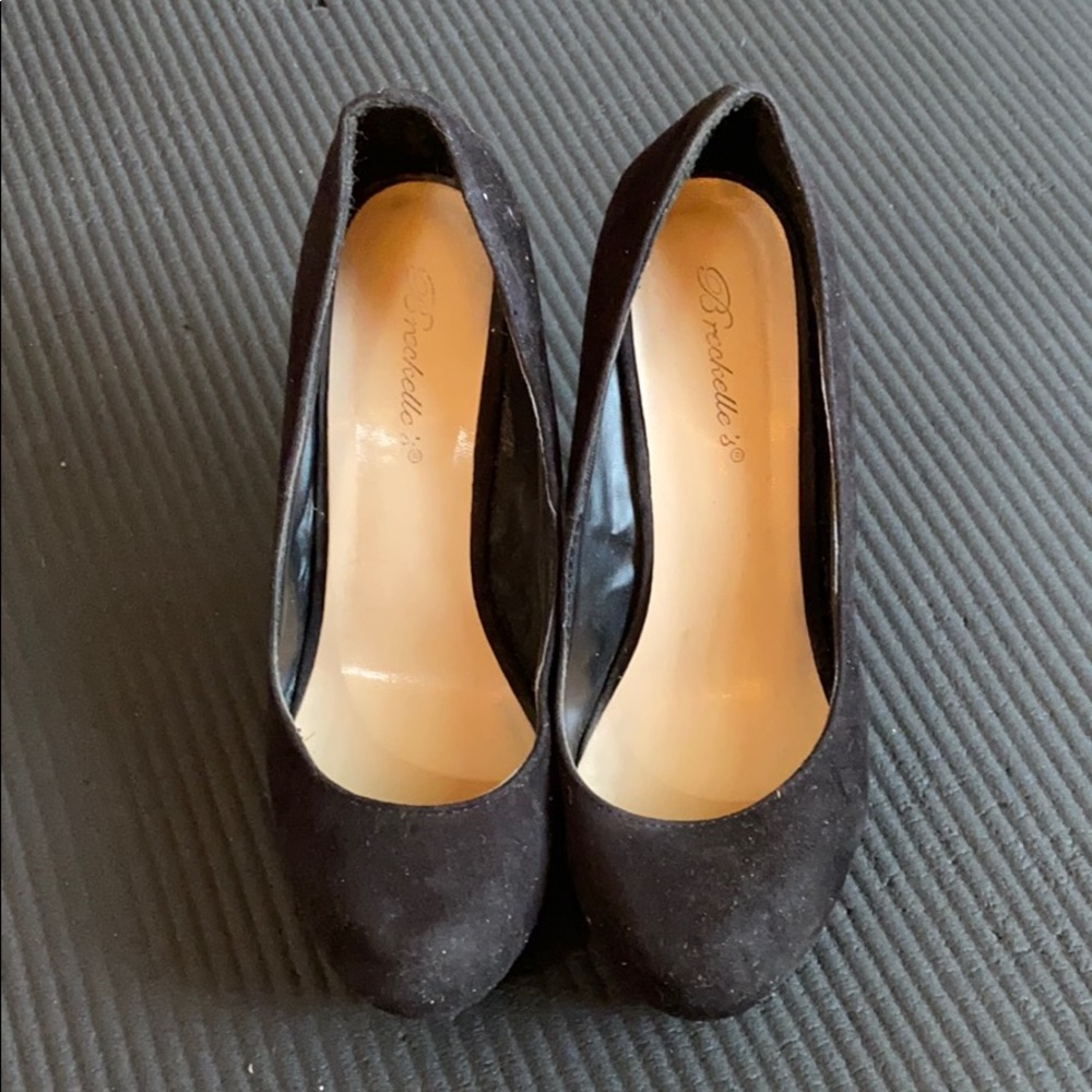 Breckelle’s Black Suede Wedge